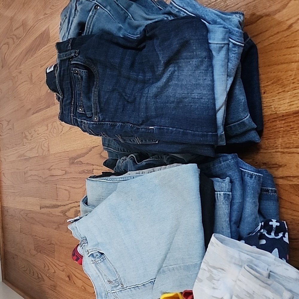 17 pairs of boys varieties jeans /gap,old navy,levis size 12/14.